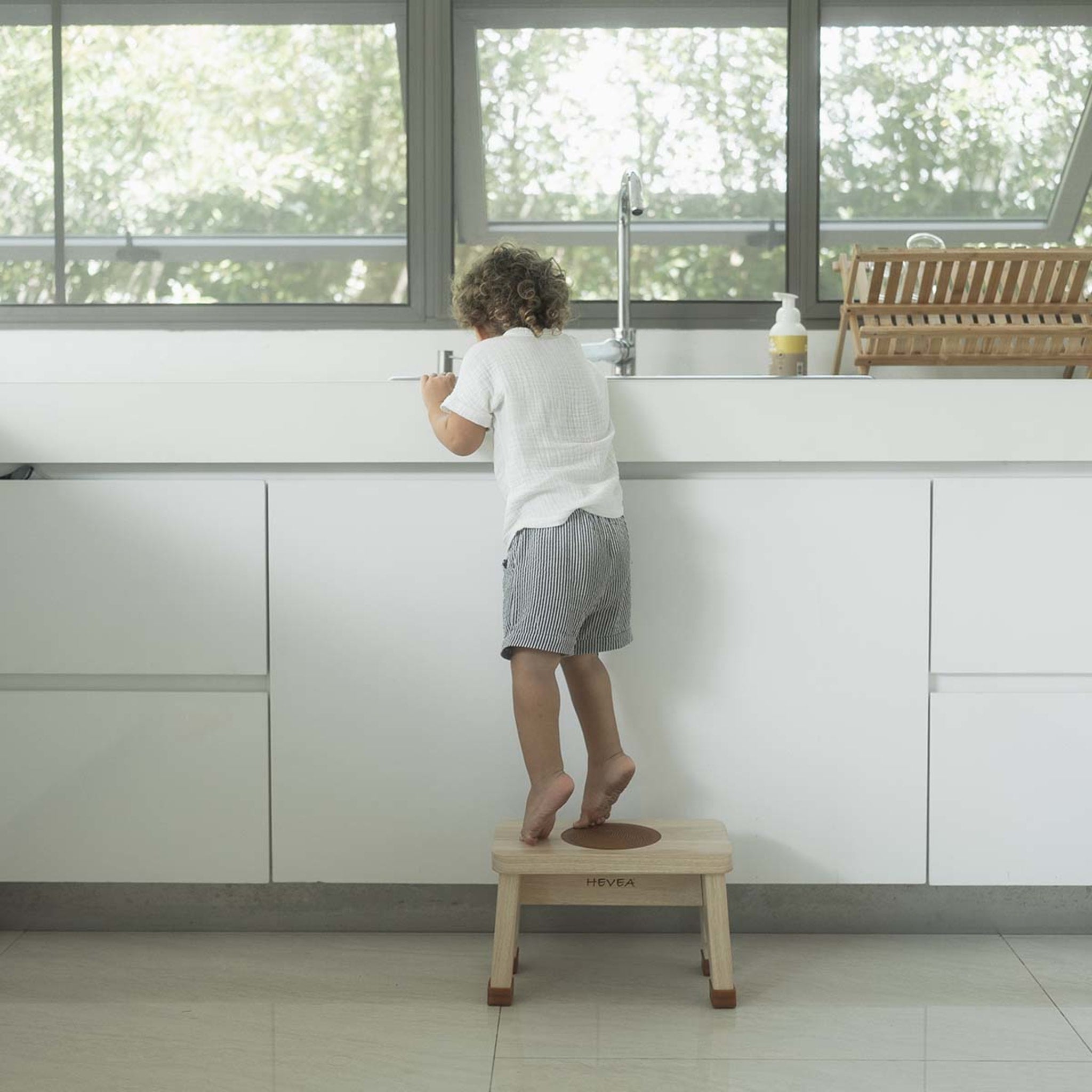 hevea-kinderhocker-aus-kautschukholz-mit-naturkautschuk-f-en image 8