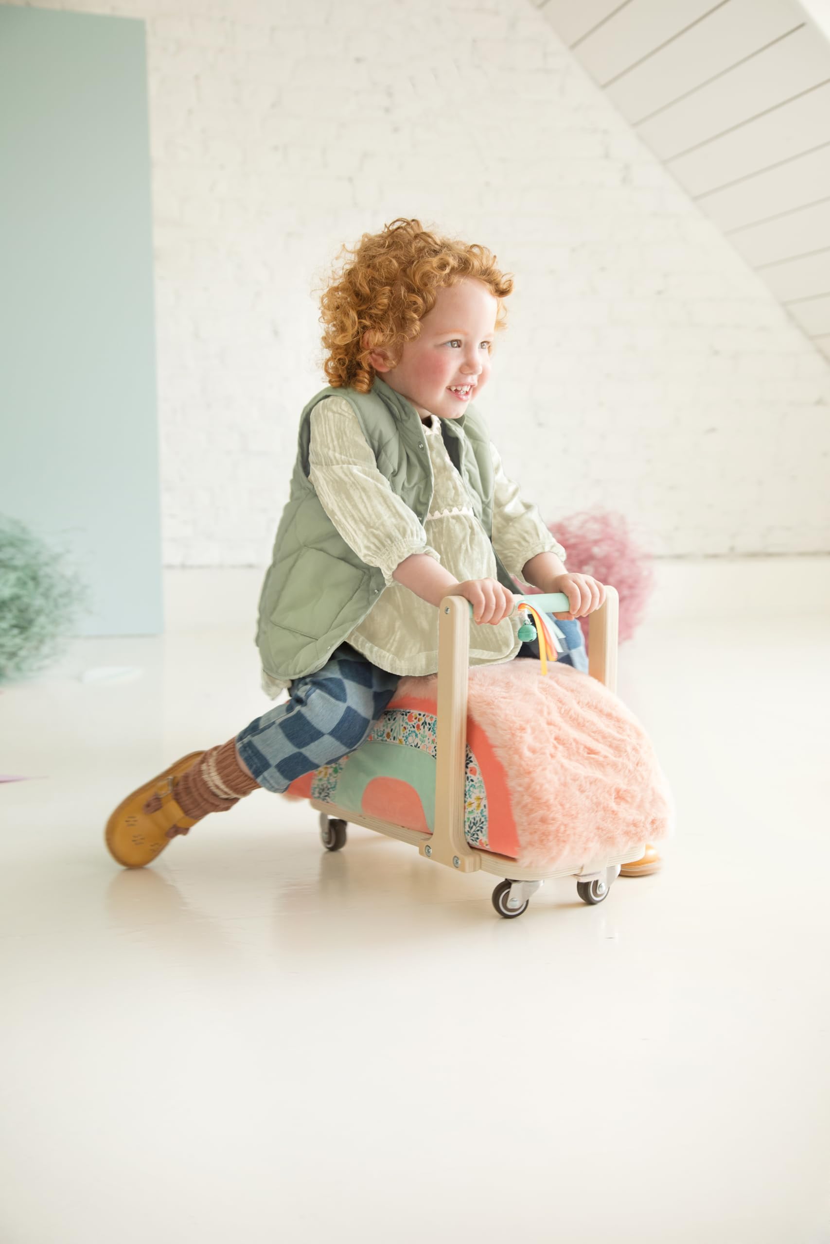 lilliputiens-stella-rutscher-lauflernwagen-rehkitz-aus-holz-und-stoff image 7