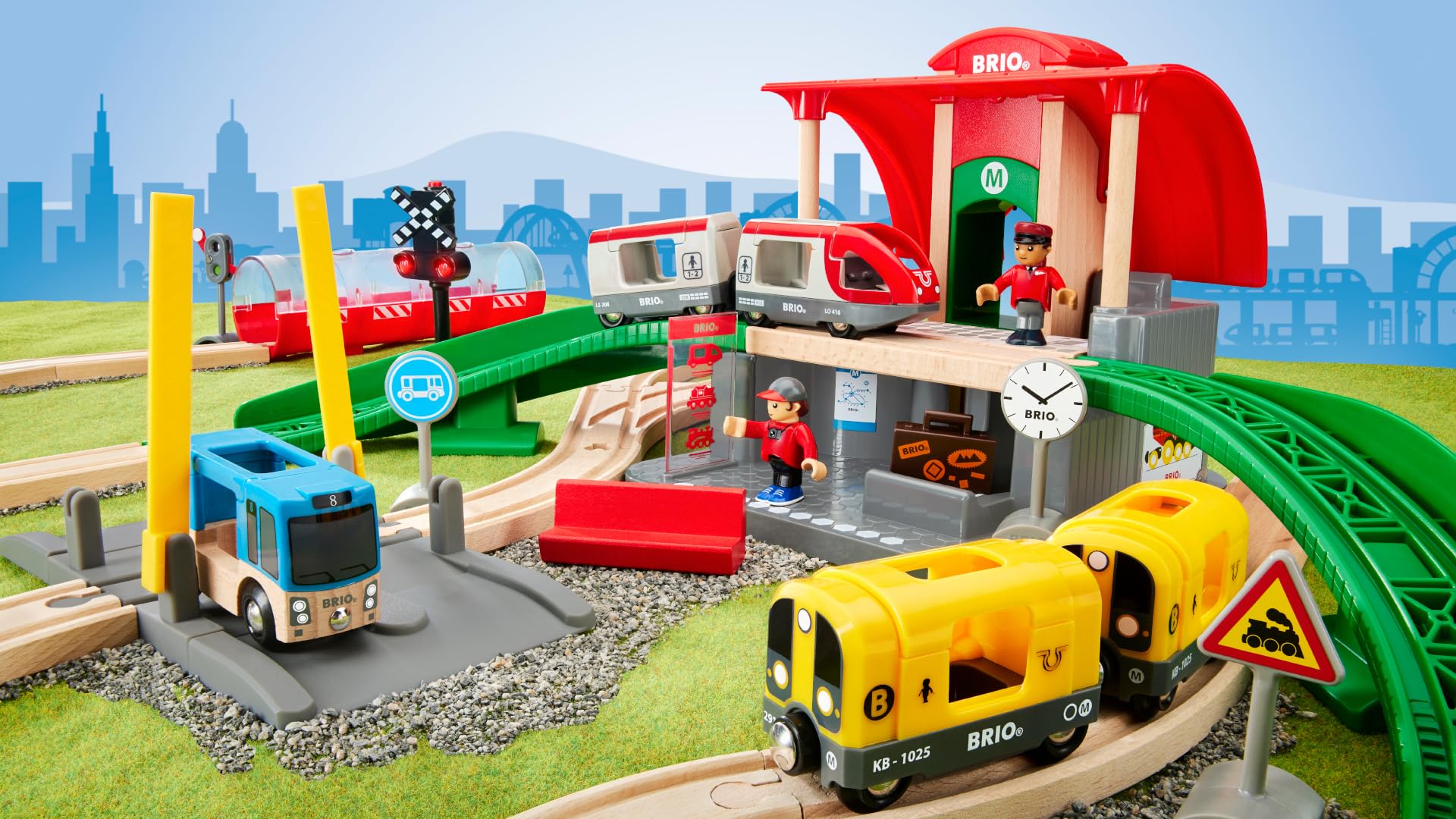 brio-world-33989-gro-es-city-bahnhof-set-holzeisenbahn image 3