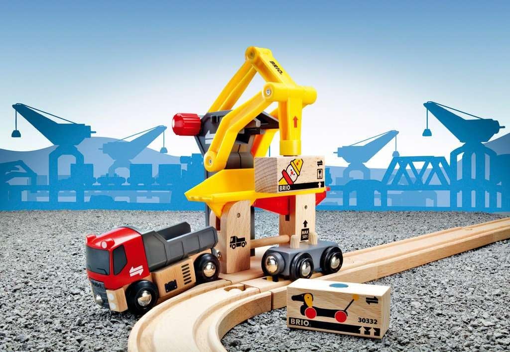brio-world-frachtverladestation-mit-magnetarm-und-lkw image 4