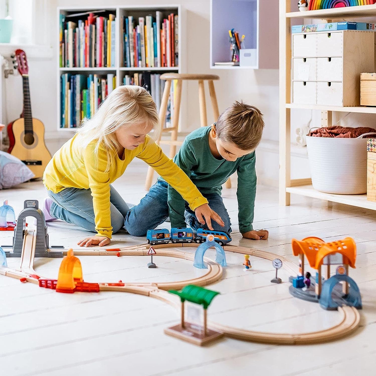 brio-world-33973-smart-tech-sound-bahnhof-mit-action-tunnel image 3