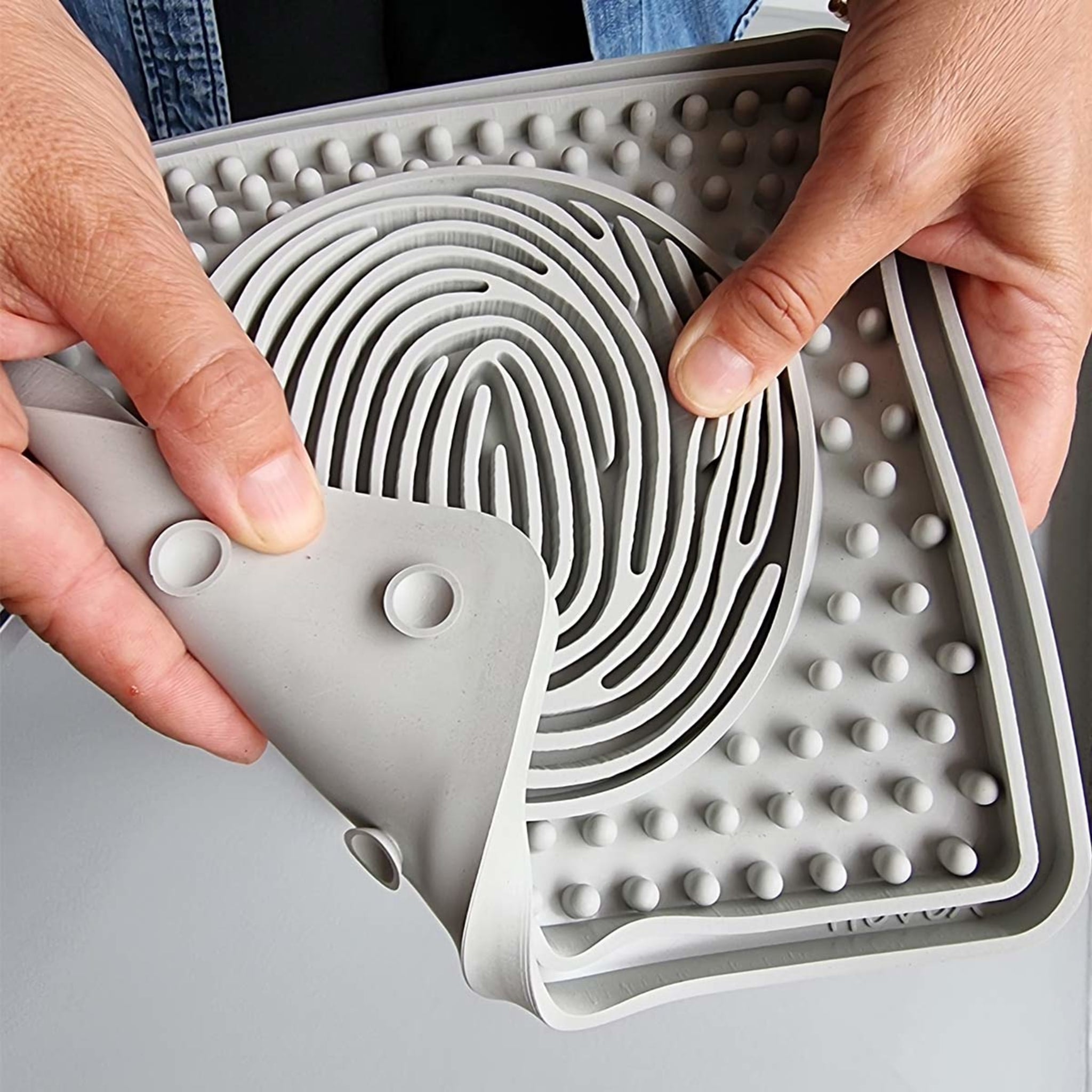 hevea-licking-mat-schleckmatte-aus-naturkautschuk image 4