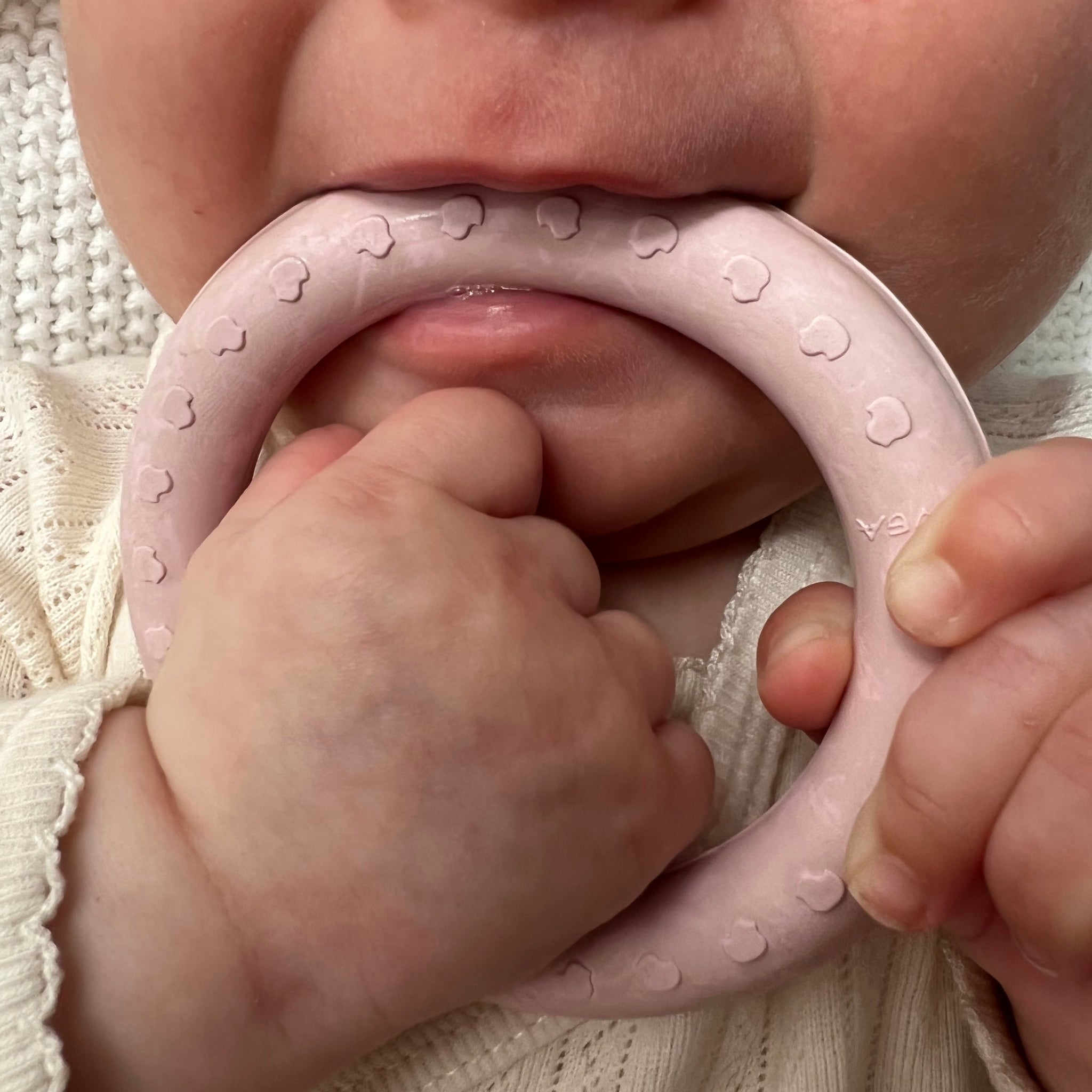 hevea-bei-ring-set-fisch-teether-kawan-bei-ring image 3