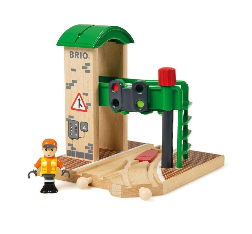 brio-world-signal-station-holzeisenbahn-zubeh-r-mit-weichenfunktion-und-spielfig image 4